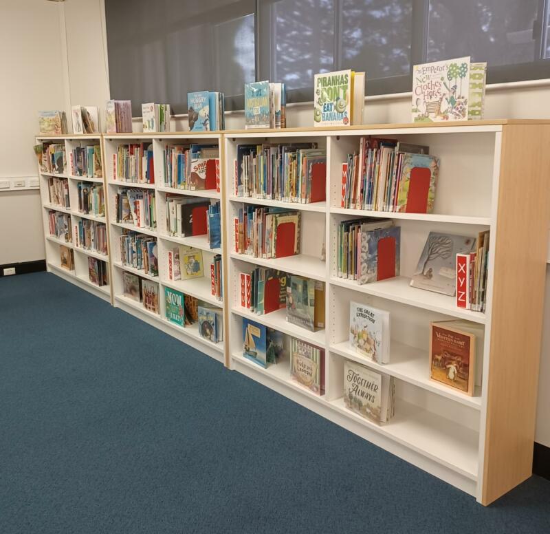 425004 - Sassy single sided shelving 1500H