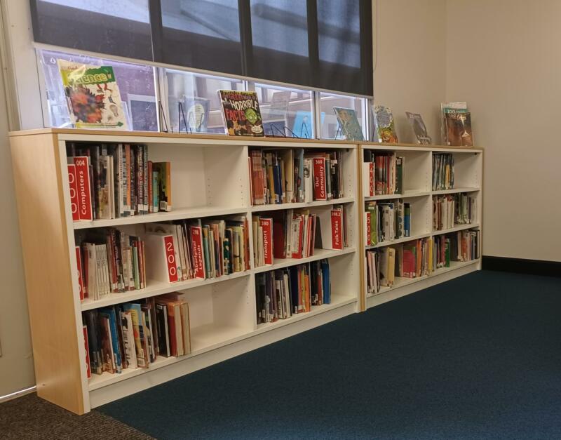 425004 - Sassy single sided shelving 1200H